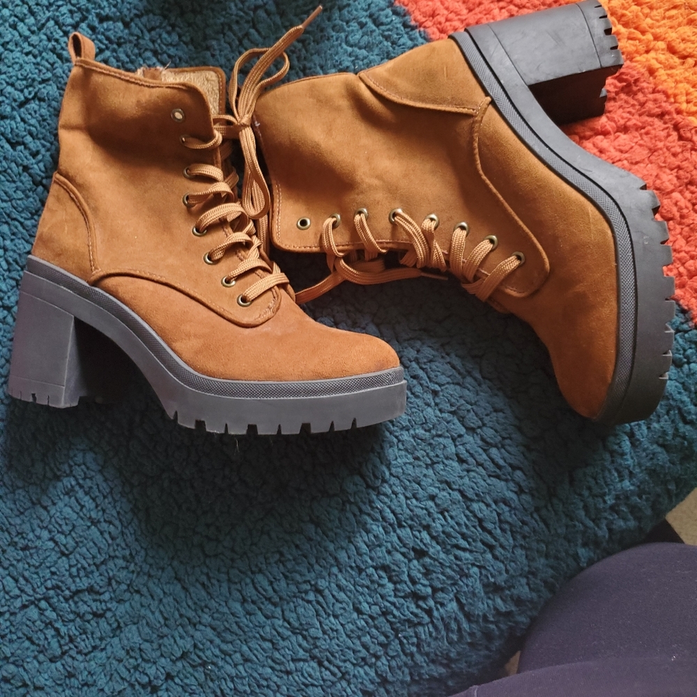Combat boots